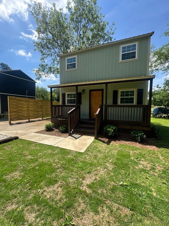 Building Photo - Tiny Home