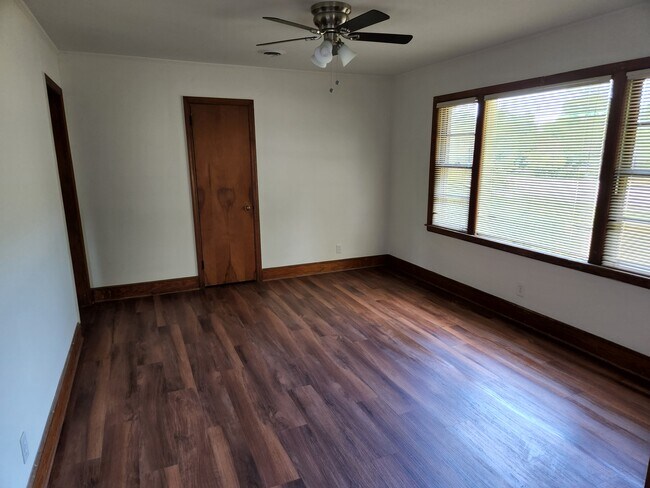 Building Photo - 1324 Mt Gallant Rd