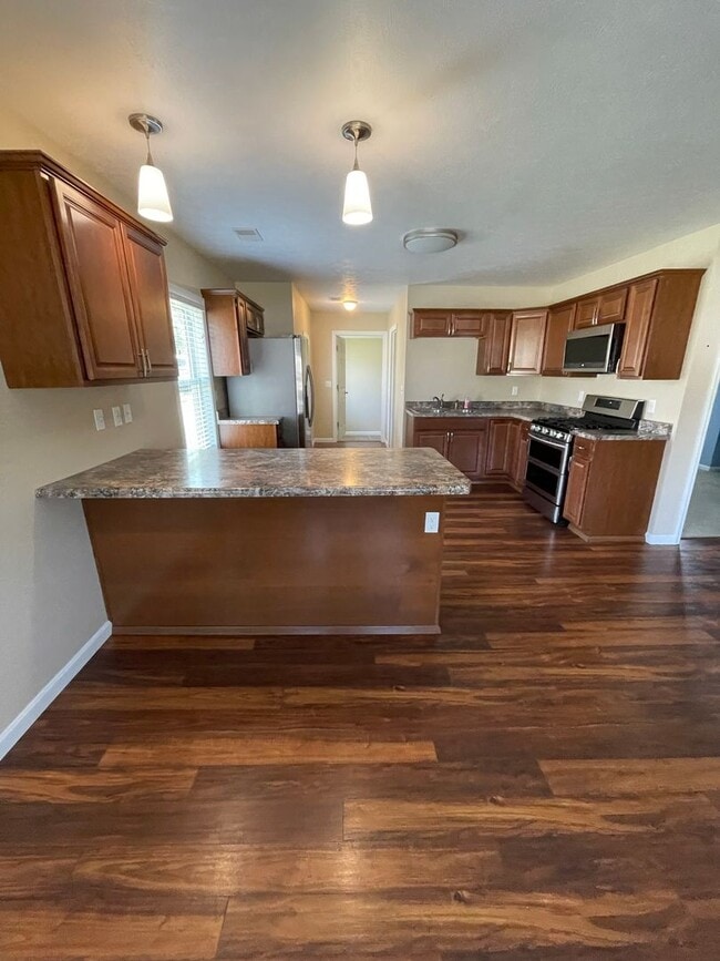 Building Photo - Single Family Home 2 bed For Rent in Quiet Neighborhood in SE Erie!