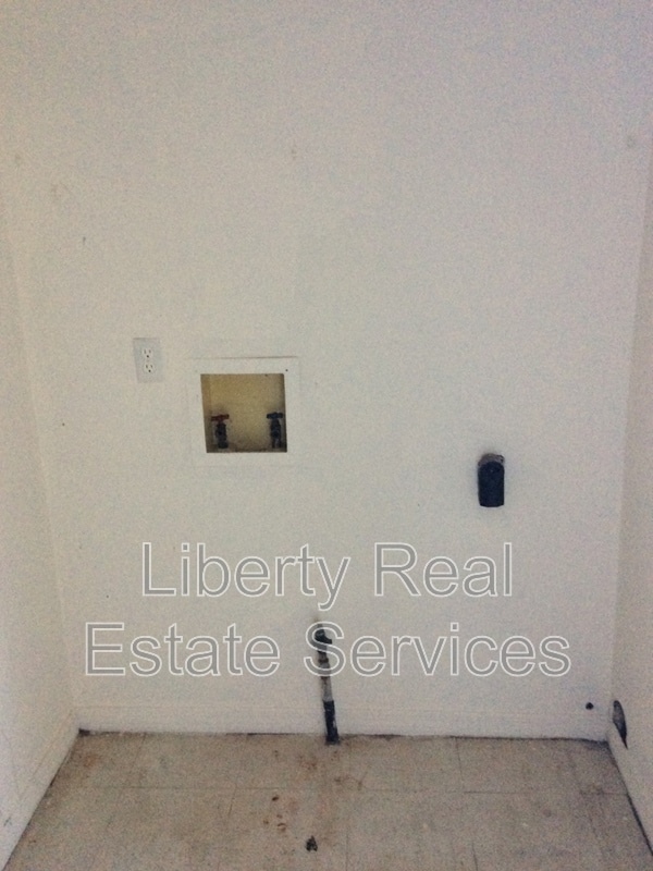 Building Photo - 814 Lesa St