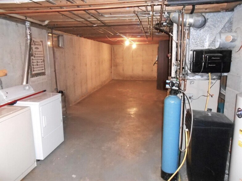 Building Photo - 1701 Elka Ln