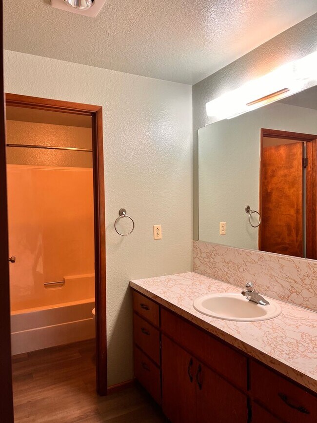 Building Photo - 2135