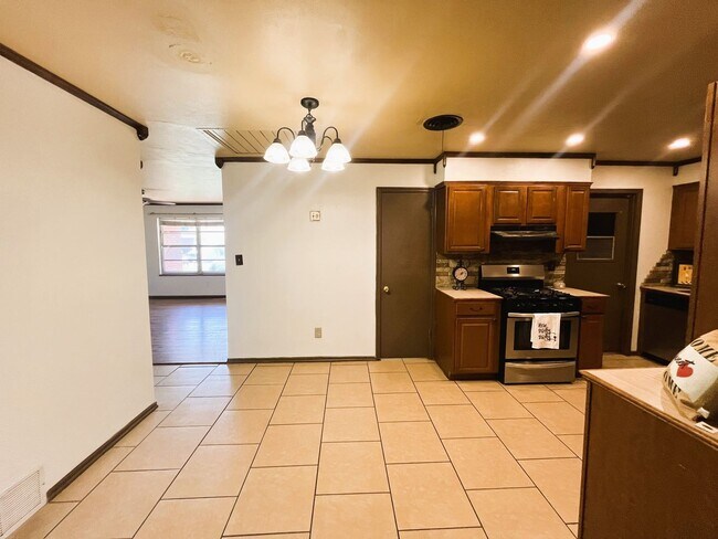 Building Photo - 2117-Sw77 SW 77th Pl