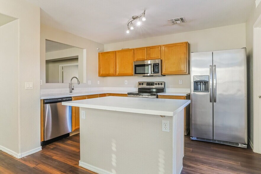 Building Photo - 8442 E Navarro Cir