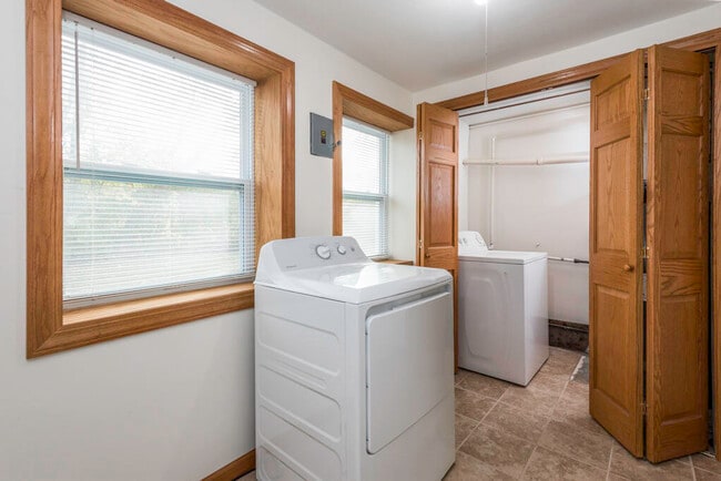 Building Photo - 10605 39th Ave