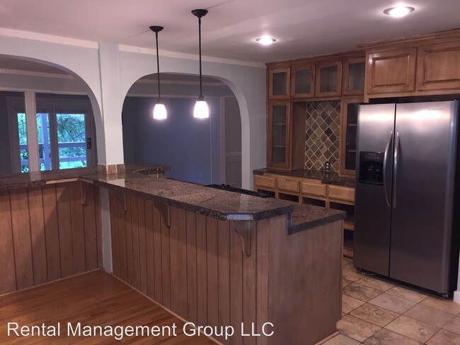 Building Photo - 5 br, 4 bath House - 633 Shades Crest Road
