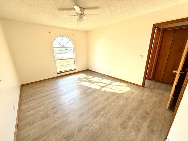 Building Photo - Updated 3 Bedroom, 1.5 Bath House Near Hard Rock Casino and Has Great Highway Access!