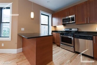 Building Photo - Luxury Room Rentals!  W/D in Unit!  Near T...