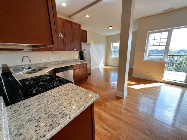 Building Photo - 3705 N Kedzie Ave