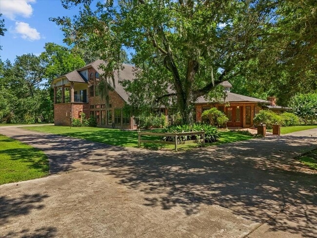 Building Photo - 3415 Bayou Dr E