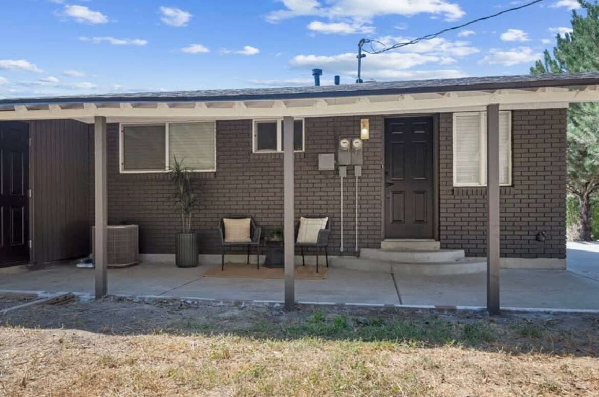 Building Photo - 873 E 760 N