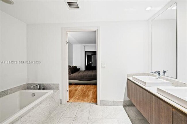 Building Photo - 801 S Miami Ave