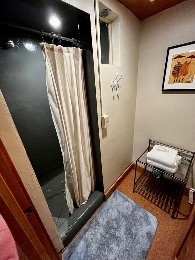 Building Photo - Fully Furnished and Fully Stocked Home For Rent Next to Cooper Park in Bozeman