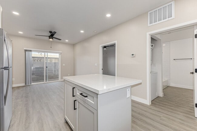 Building Photo - 1435 E Taylor St