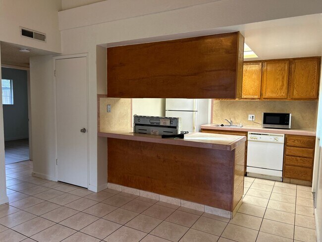 Building Photo - 10149-10151 Satow Drive