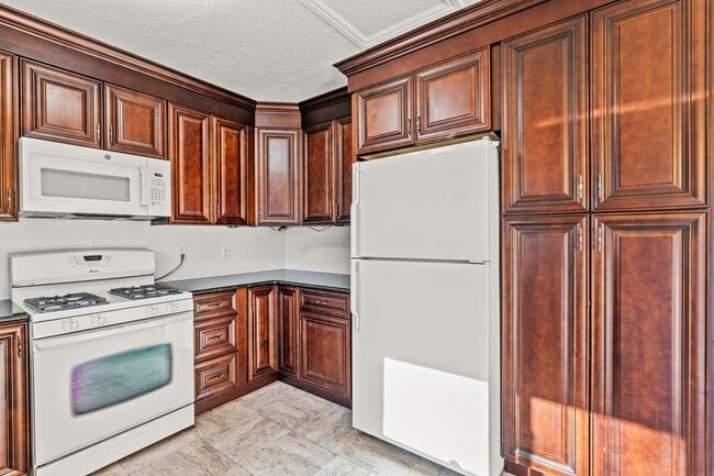 Building Photo - Spacious 4 Bedroom Home in Quiet Orem Neighborhood