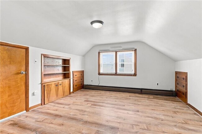 Building Photo - 23 Amory St