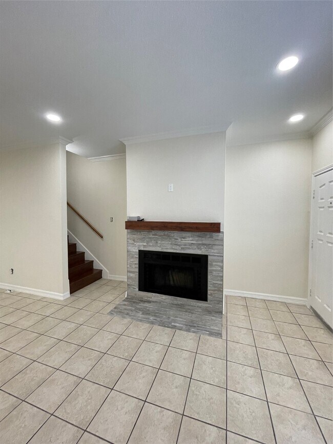 Building Photo - 640 Wilcrest Dr