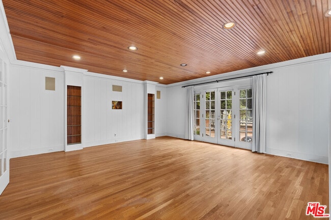 Building Photo - 1625 Opechee Way