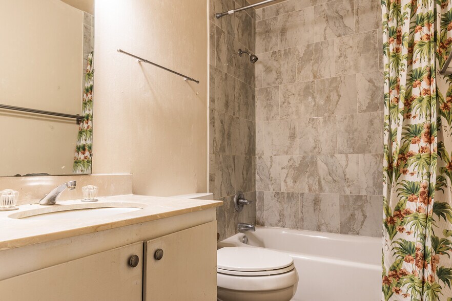 Building Photo - 7084 Via Ramada