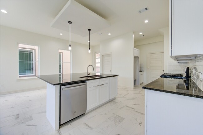 Building Photo - 2922 El Fenice Ln