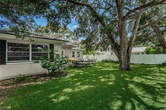 Building Photo - 4122 W Empedrado St