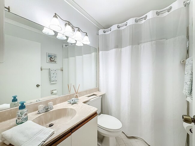 Building Photo - Gorgeous 3 bedroom Corner Unit with Lake view in Coconut Creek