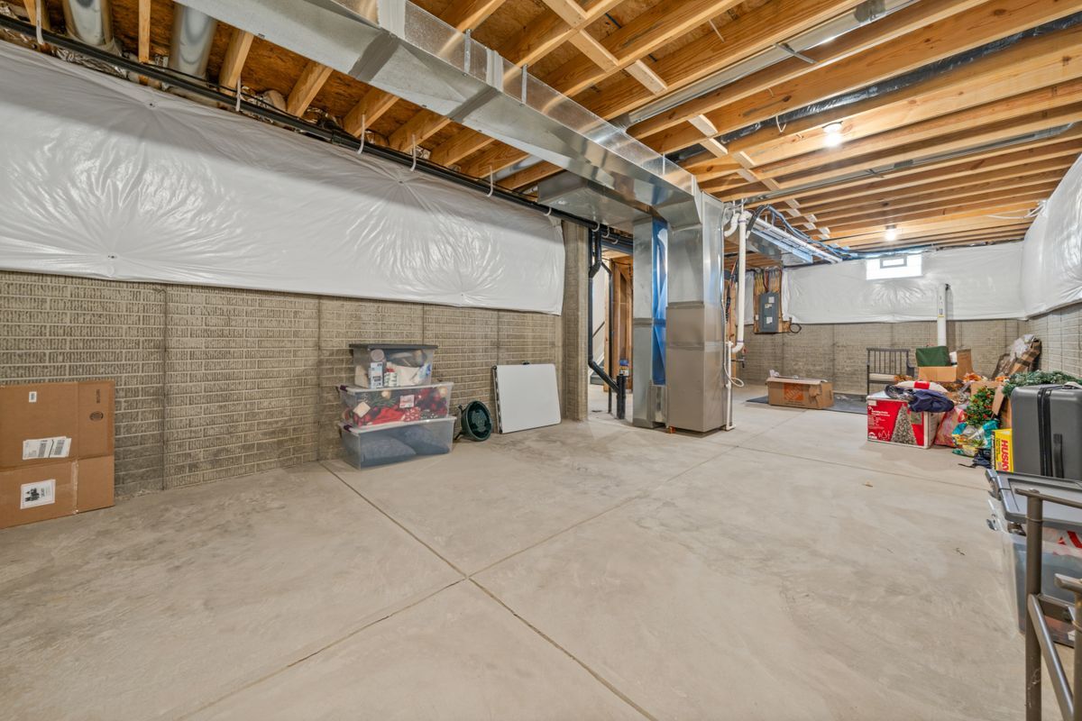 Building Photo - 1033 Quarry Oak Dr