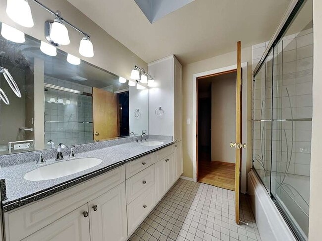 Building Photo - 617 S 301st St