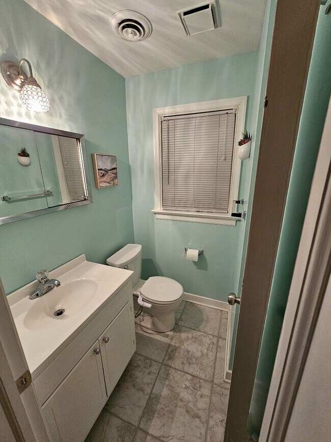 Building Photo - 5320 Lingle Ln