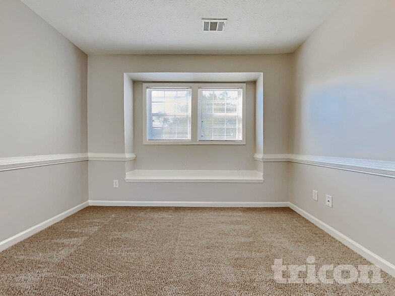 Building Photo - 2440 Lunetta Ln