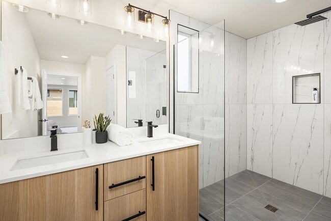 Building Photo - New Ballard Townhome