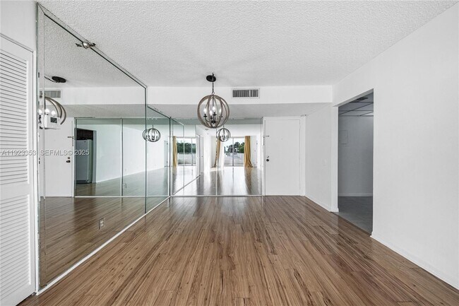 Building Photo - 290 174th St St