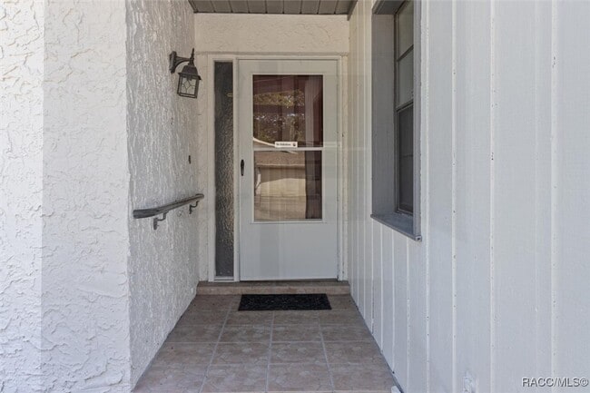 Building Photo - 83 Golfview Dr