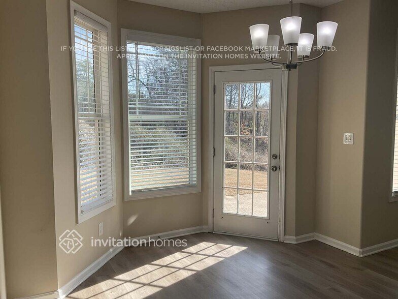 Building Photo - 6490 Drake Manor