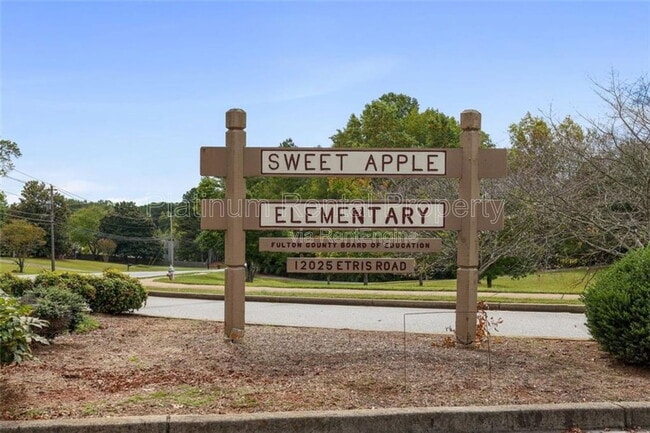 Building Photo - 11080 Crabapple Lake Dr