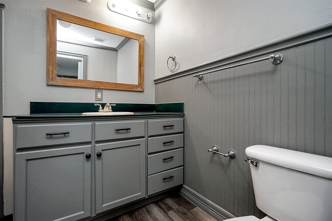 Building Photo - 10 Carol Ct