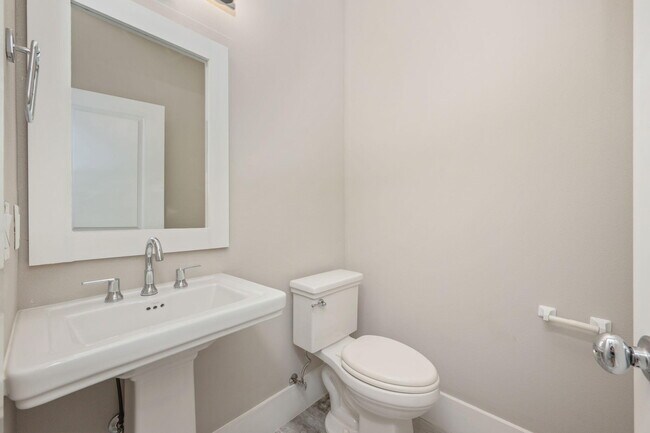 Building Photo - 518 Sibert Ave