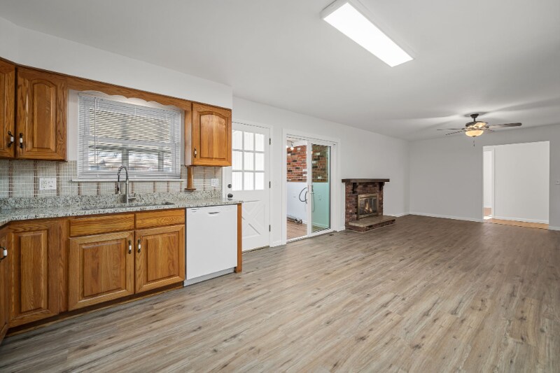 Building Photo - 13900 Evan Aire Dr