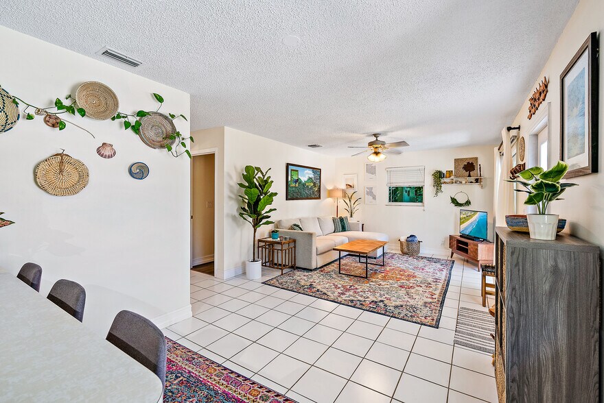 Building Photo - 2686 Hinda Rd