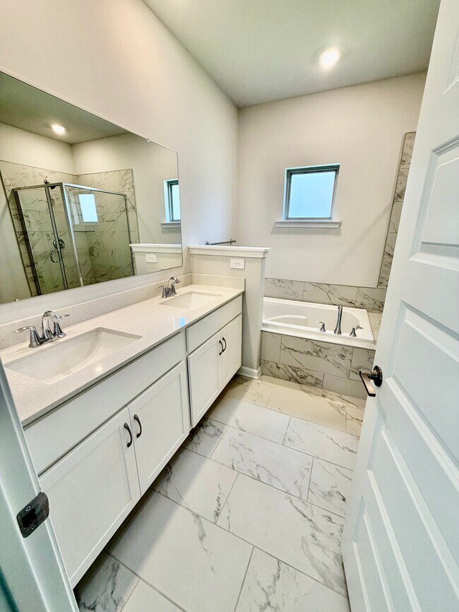 Building Photo - 202 Cobbdale Park Dr