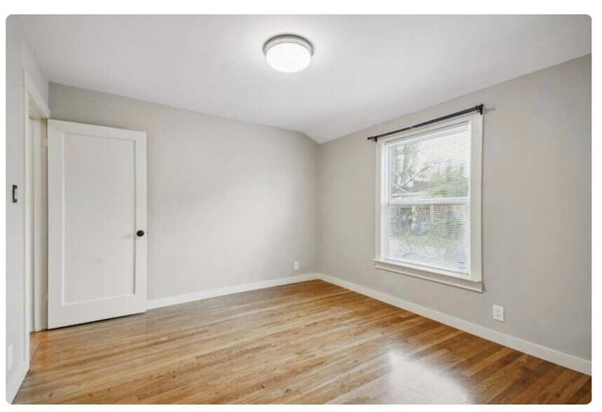 Building Photo - 1428 7th St