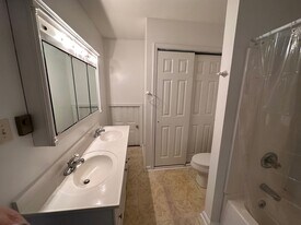 Building Photo - 424 W Main St