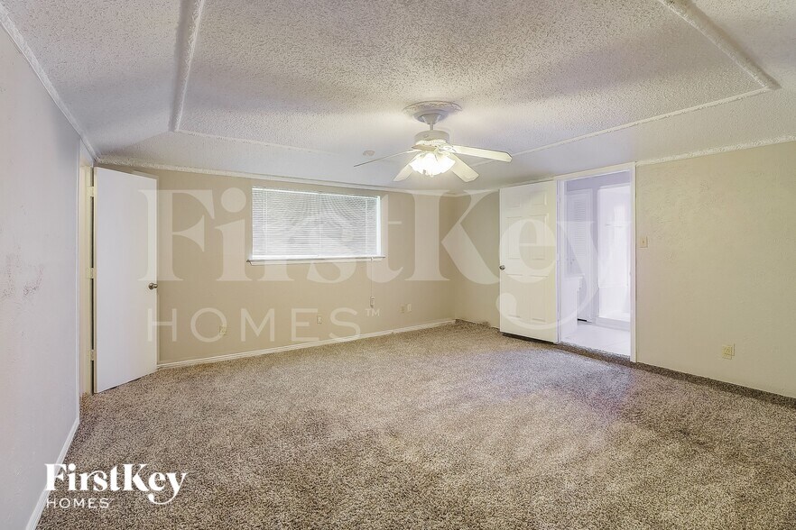 Building Photo - 1021 Shadywood Ln