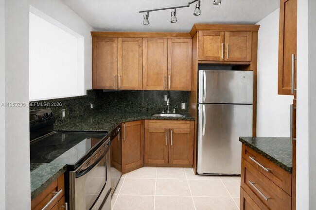 Building Photo - 100 Bayview Dr