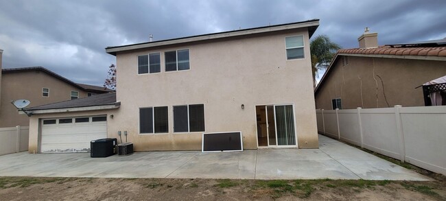 Building Photo - Huge House for Rent in Middle of San Jacin...