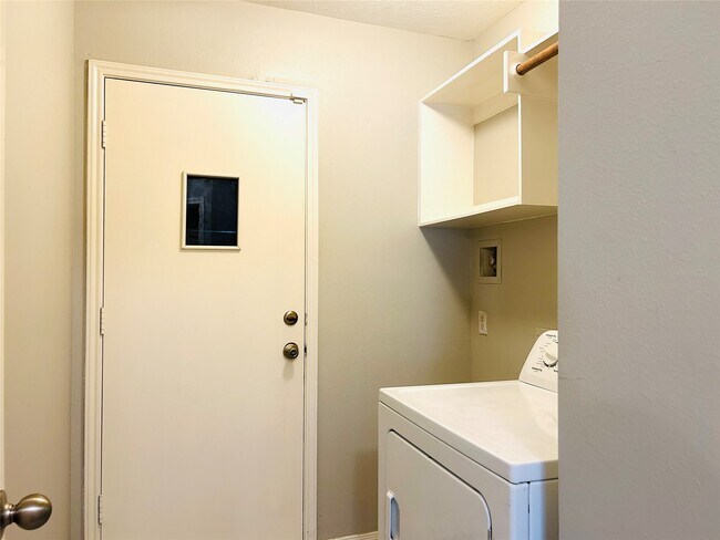 Building Photo - 1404 Helmsley Dr