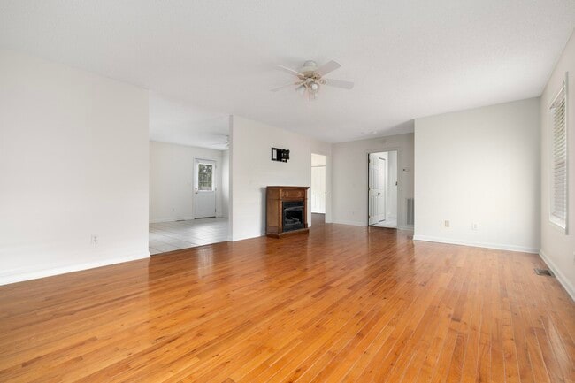 Building Photo - 311 S Cedar Ave