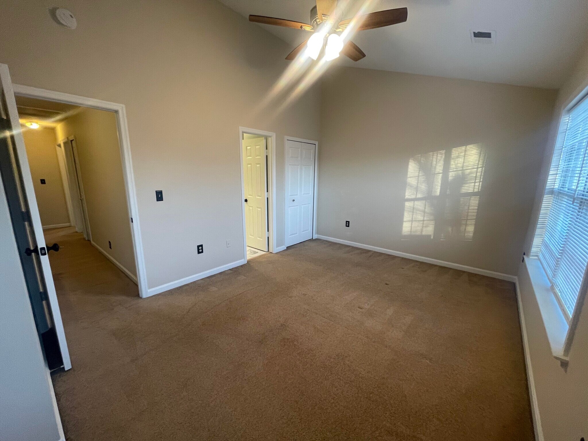 Building Photo - 16 Regency Dr