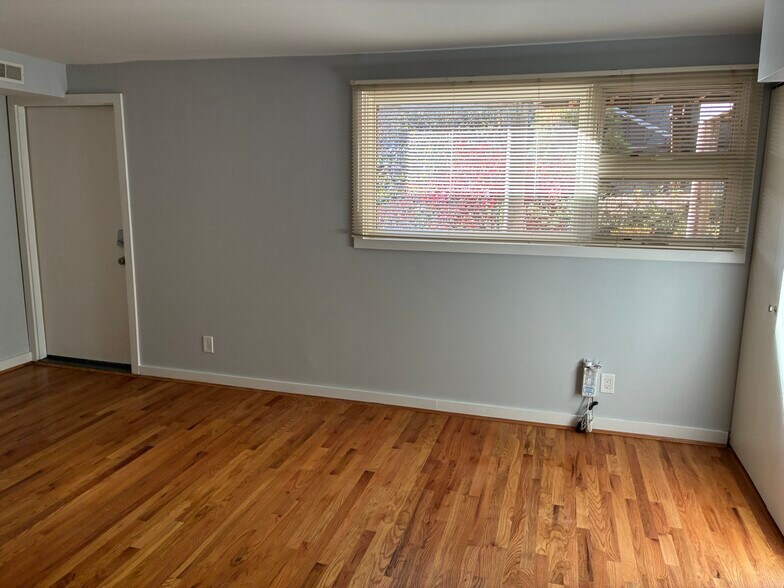 Bedroom 2 - 1040 Hatch St